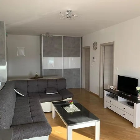 Omazic Apartment *