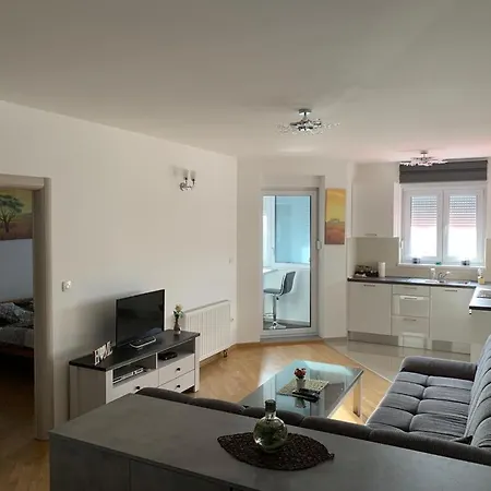 Omazic Apartment *
